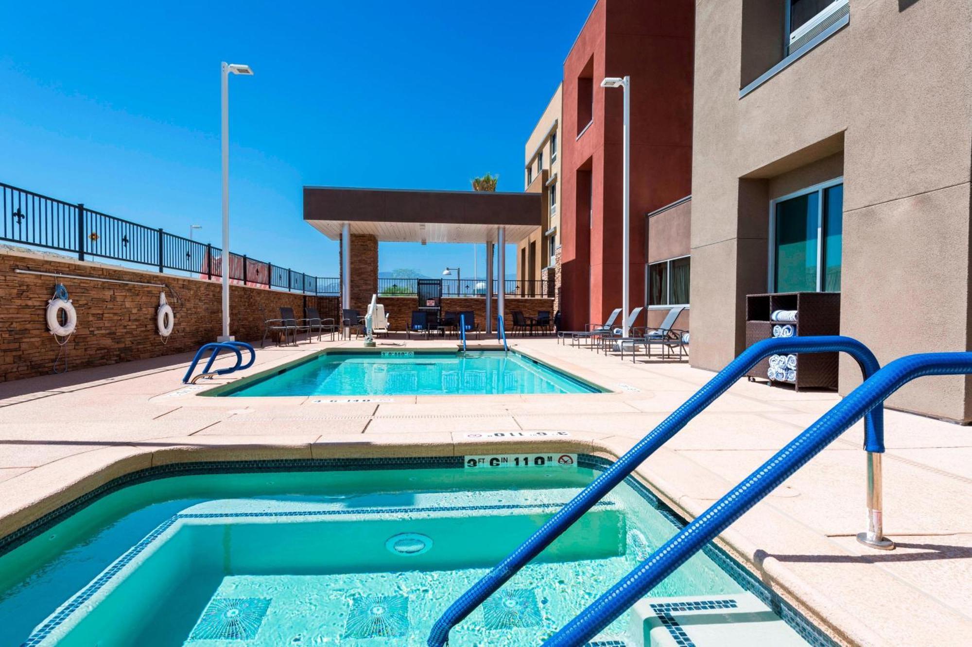 Fairfield By Marriott Inn & Suites Palm Desert Coachella Valley Exterior photo