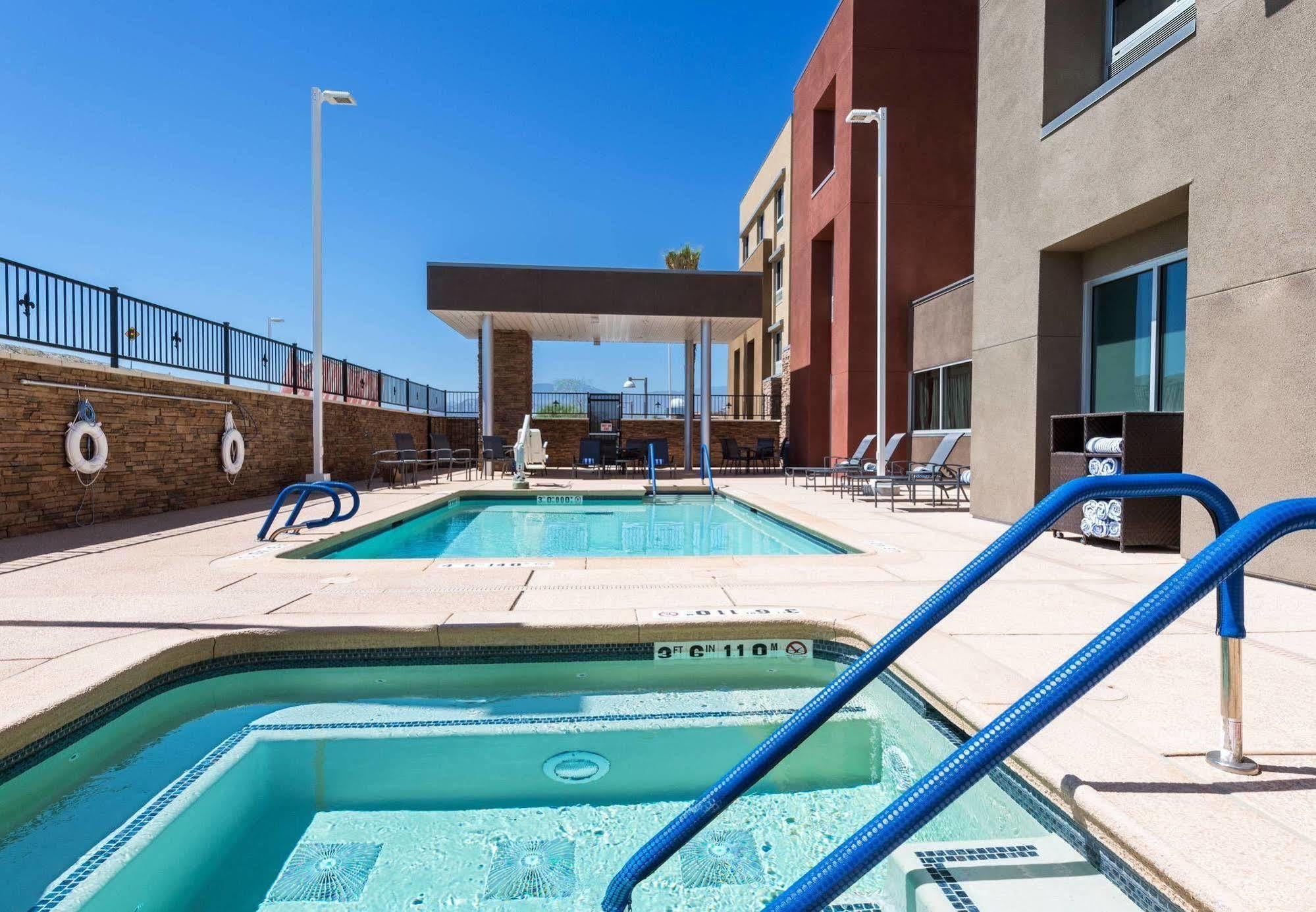 Fairfield By Marriott Inn & Suites Palm Desert Coachella Valley Exterior photo
